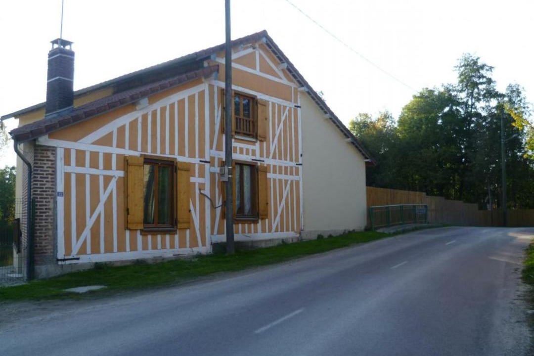 Photo of Buildings in Lhuitre