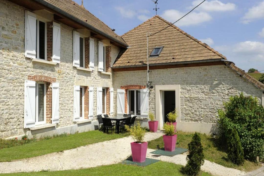 Photo of Buildings in Noe-les-Mallets