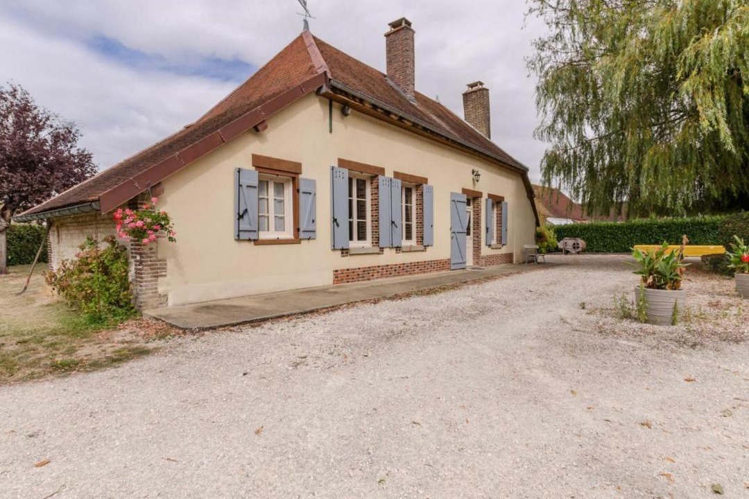 Photo of Buildings in Montfey