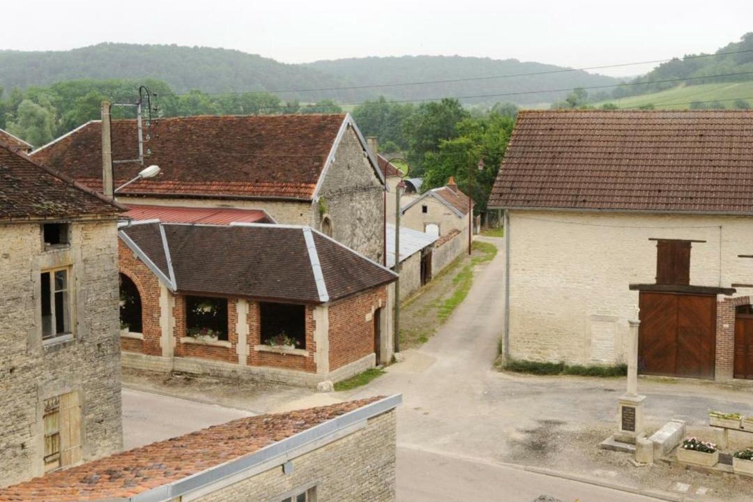 Photo of Buildings in Spoy