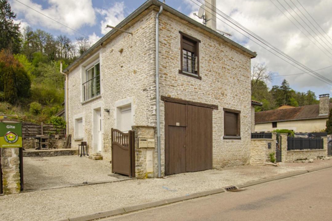 Photo of Buildings in Spoy