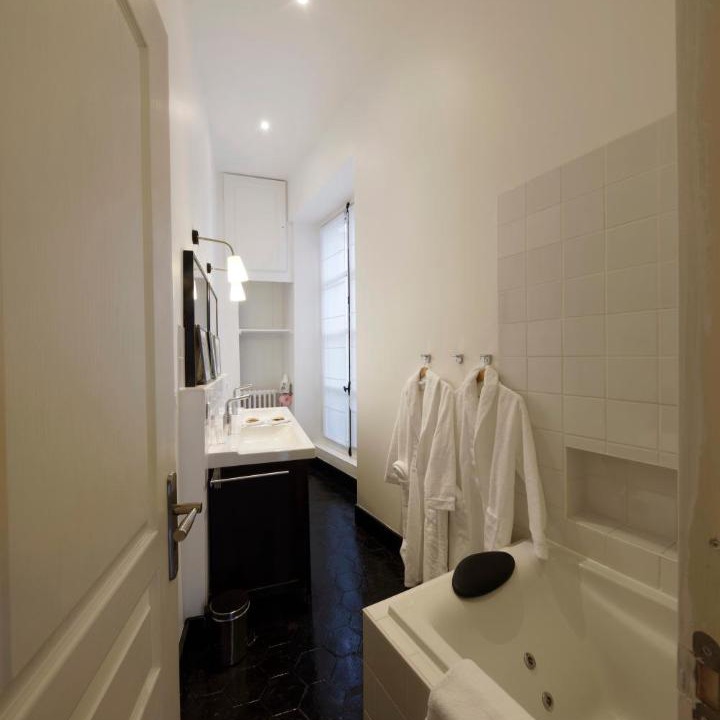 Photo of Bathroom in Republique