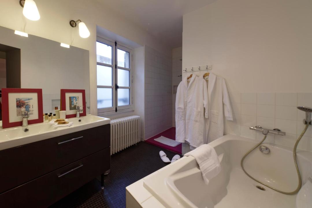 Photo of Bathroom in Republique