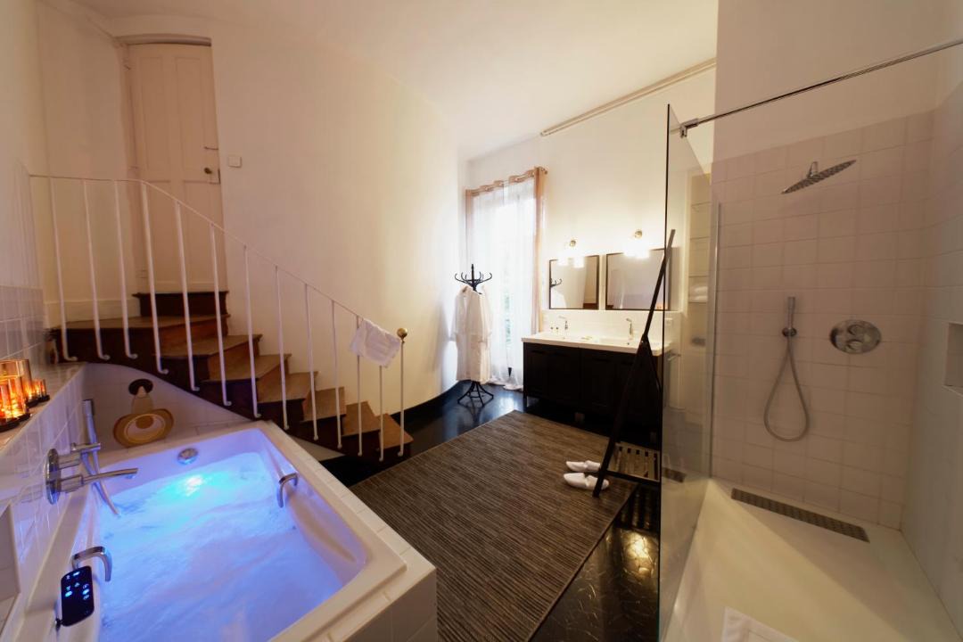 Photo of Bathroom in Republique