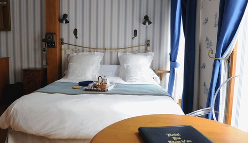 Comfort Room, 1 Queen Bed