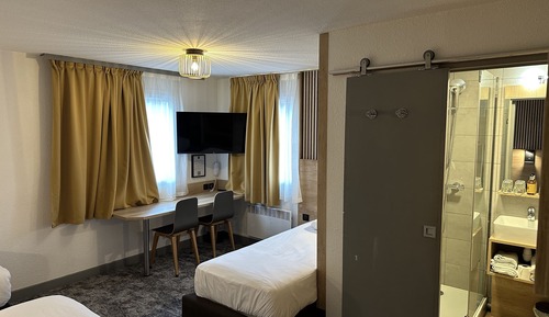 Family Room, Multiple Beds, Non Smoking (Shower Only)