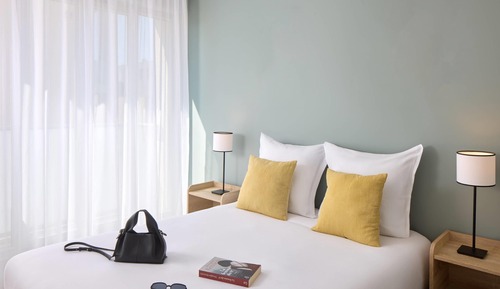 6 adults - 2 double beds and 1 sofa bed