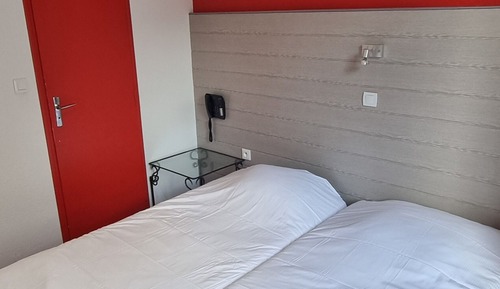 Twin Room with Ensuite Bathroom