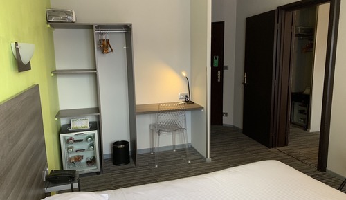 Connecting rooms for 4 pax