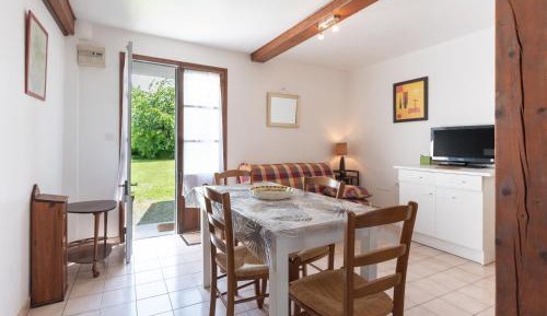 Two-Bedroom Deluxe Apartment with Garden View
