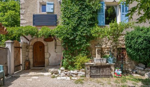Two-Bedroom Deluxe Apartment with Garden View