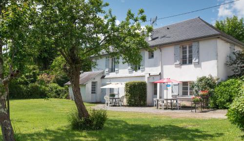 Two-Bedroom Deluxe Apartment with Garden View