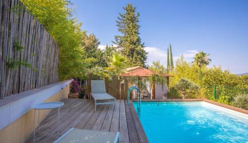 Villa with Garden View