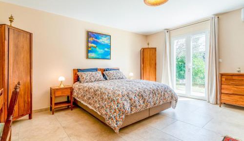 Standard Queen Room