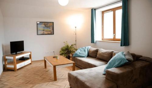 Apartment with Mountain View
