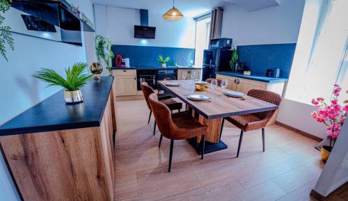 Deluxe One-Bedroom Apartment
