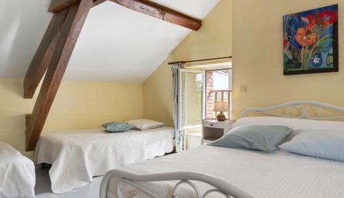 One-Bedroom Apartment with Garden View