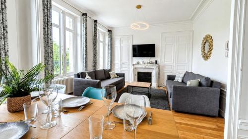 Three-Bedroom Deluxe Apartment