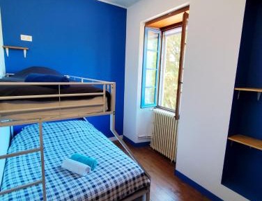 Basic Triple Room with Shared Bathroom