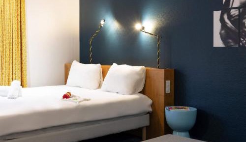 Standard Family Suite with One Double Bed and Twin Beds