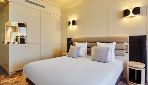 Deluxe Room with Large Bed