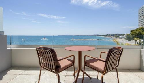 Deluxe King Room with Sea View