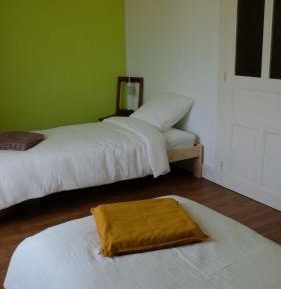 Standard Twin Room with Shared Bathroom