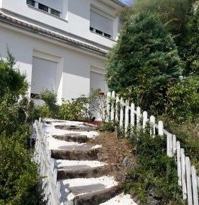 Villa with Garden View