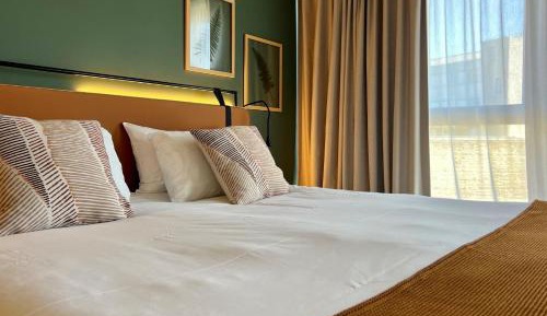 Comfort Queen Room with Courtyard View - Non-Smoking
