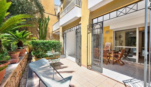 One-Bedroom Apartment with Garden