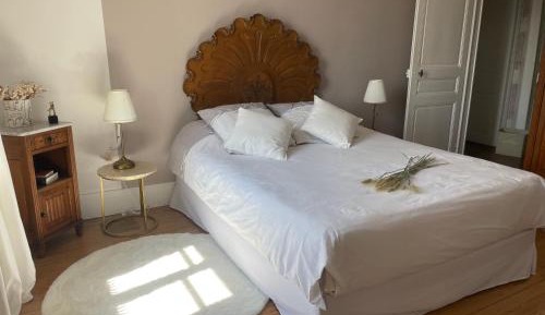 Deluxe Double Room (2 Adults + 1 Child)