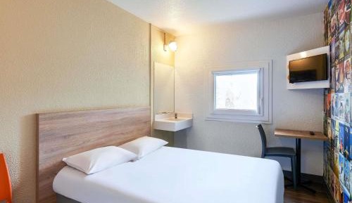 Tandem Room for up to Two Guests
