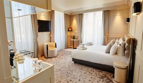 Deluxe Room with Terrace and Large Bed