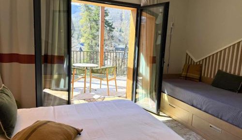 Superior Family Room, one double bed, a rollaway bed for two – Mountain view