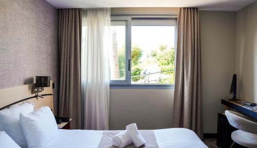 Classic Double Room with Garden View