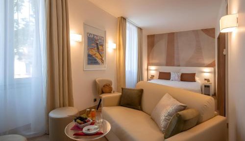 Premium Junior Suite with Mountain View - Non-Smoking