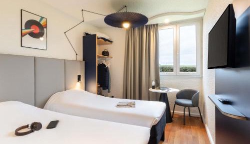 Standard Room with Two Single Beds