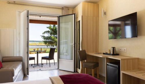 Queen Room with Garden View