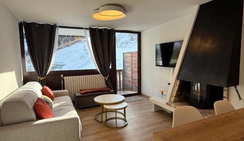 One-Bedroom Apartment with View