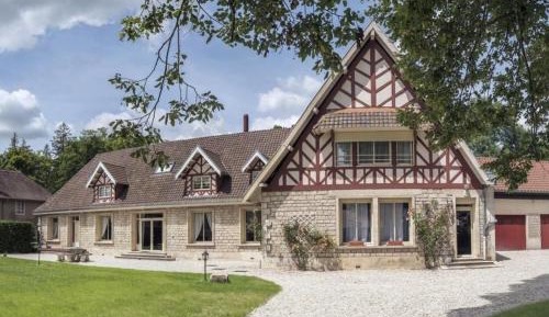 Holiday Home (12 Adults)