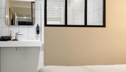Standard Room with One Double Bed and One Single Bed