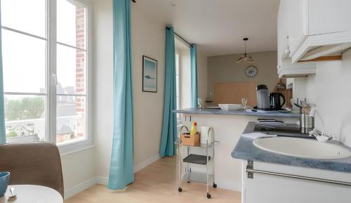 One-Bedroom Apartment with City View