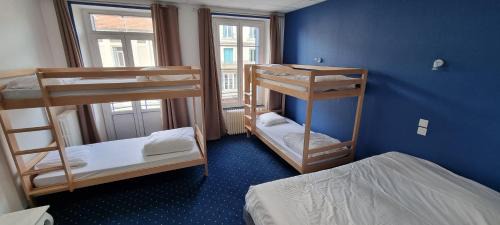 Bed in Twin Male Dormitory with Ensuite Bathroom