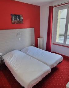 Twin Room with Ensuite Bathroom