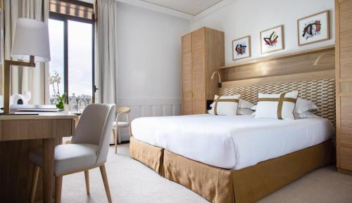 Superior sea and garden view room with balcony
