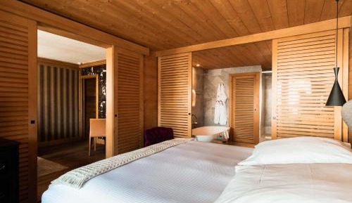 Suite with Mountain View