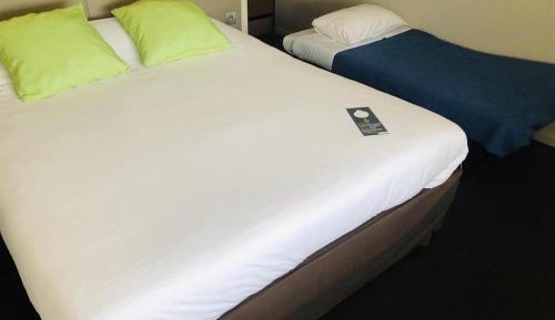 1 Double Bed 1 Junior Bed (Up To 10 Years)