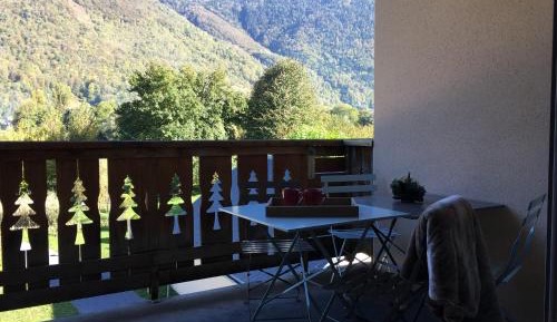 Apartment with Mountain View