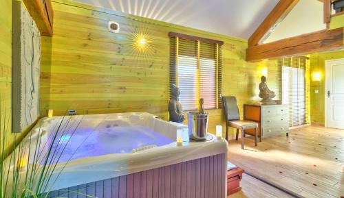 Suite with Hot Tub