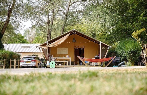 Mesnil-Saint-Pere Cabin | Luxe 5 Pers. Villatent at cozy family camping Lac d'Orient